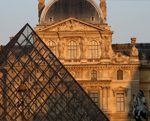 Première visite à Paris Musée du Louvre Pyramide Paris