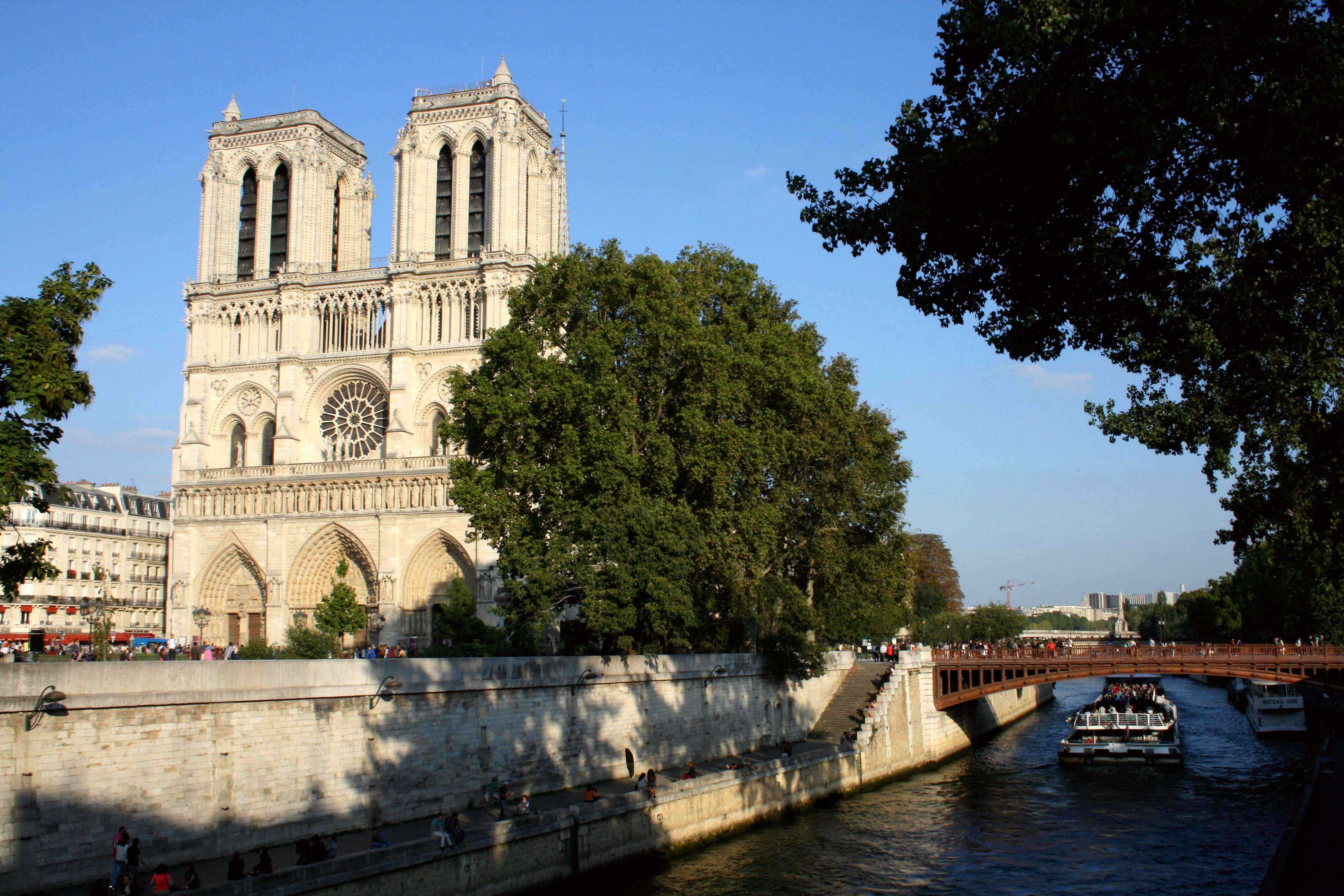 Cathédrale Notre-Dame de Paris - Visite guidée - Un guide à Paris
