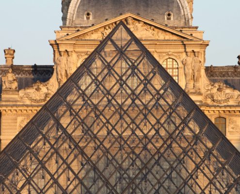 Paris au fil de la Seine Louvre Pyramide du Louvre